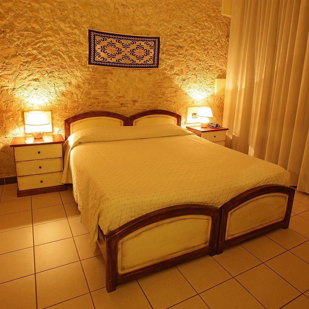 Arcobaleno Rooms Cagliari Bagian luar foto